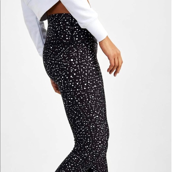 Gymversus Knockout Contour Leggings! - Picture 4 of 5